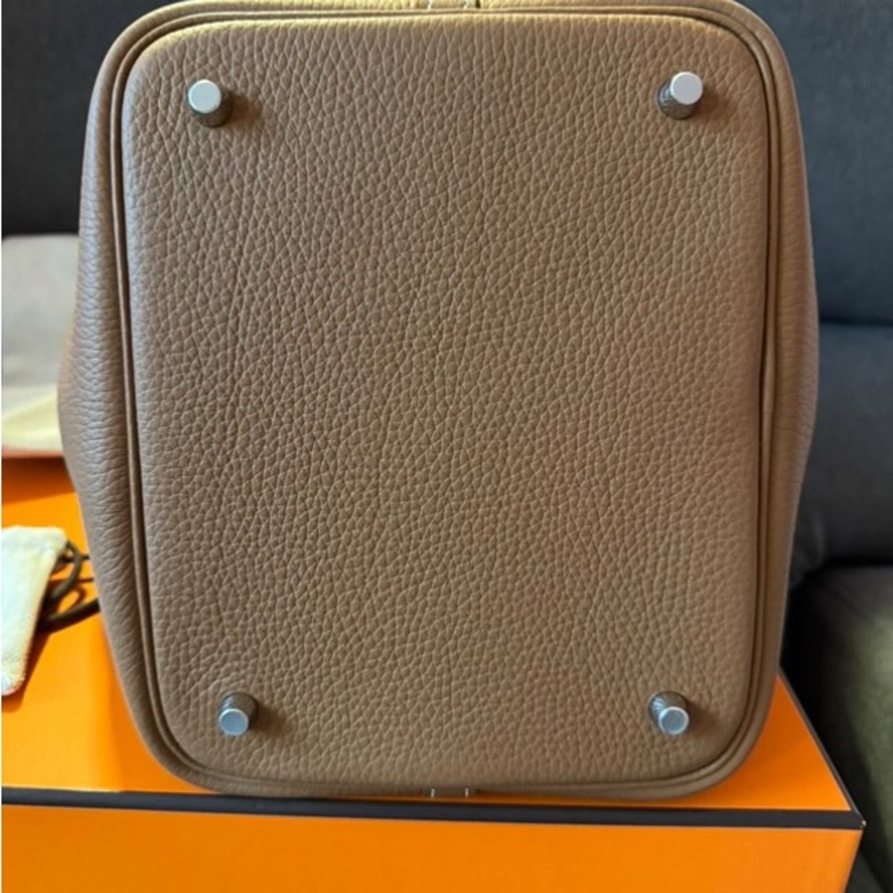 Picotin 22 brand new (gold/phw)
Full set with receipt Hermes’ (SOLD) - Picture 3 of 11